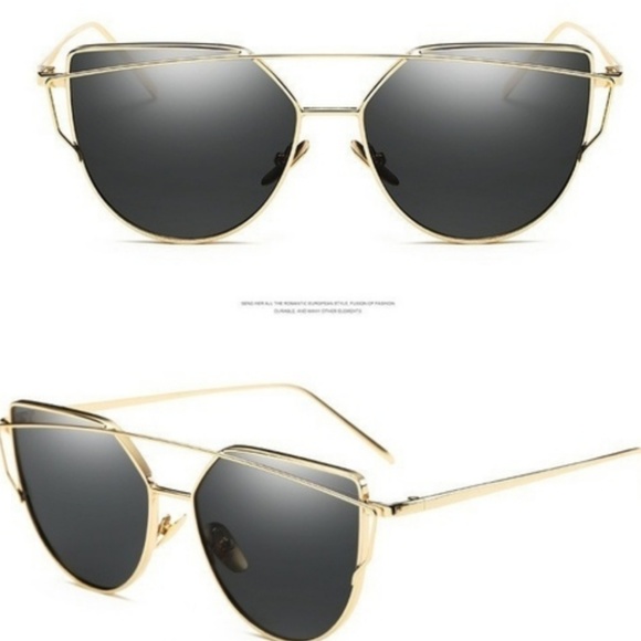 Accessories - Oversized black and gold sunglasses